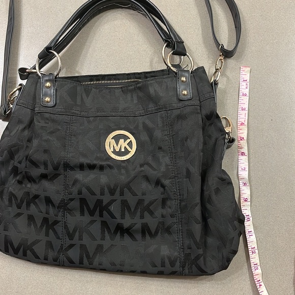 Michael Kors purse - Picture 2 of 7